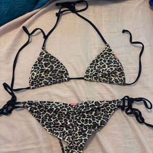 Never worn cheetah scrunch bottom swimsuit